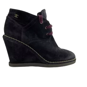 Chanel - Suede Chain Wedge - Dark Blue CC Boot - 37.5 US 7.5